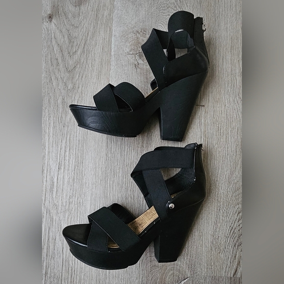 G by Guess Black Crisscross Platform Heels – Size 8M - Picture 6 of 10